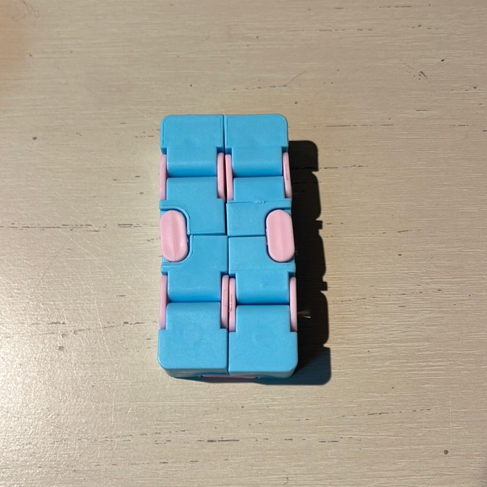 Blue and pink infinity cube